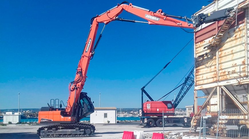 MEET DX235DM AND DX530DM - BUILT FOR RIGOR OF DEMOLITION APPLICATIONS